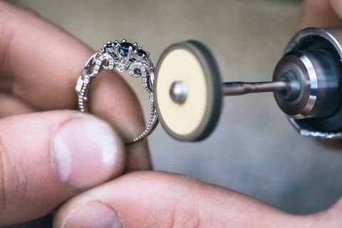 Vintage & Antique Jewelry Guide With History, Styles, and Design Insights