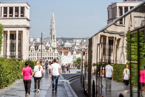 International Luxury Travel Guide With Exclusive Destinations and Travel Insights