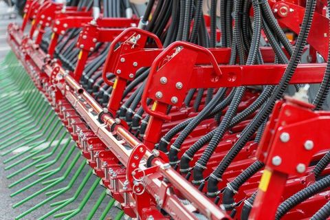 Automotive Welding Robots Basics With Welding Methods, Applications, and Automation Benefits