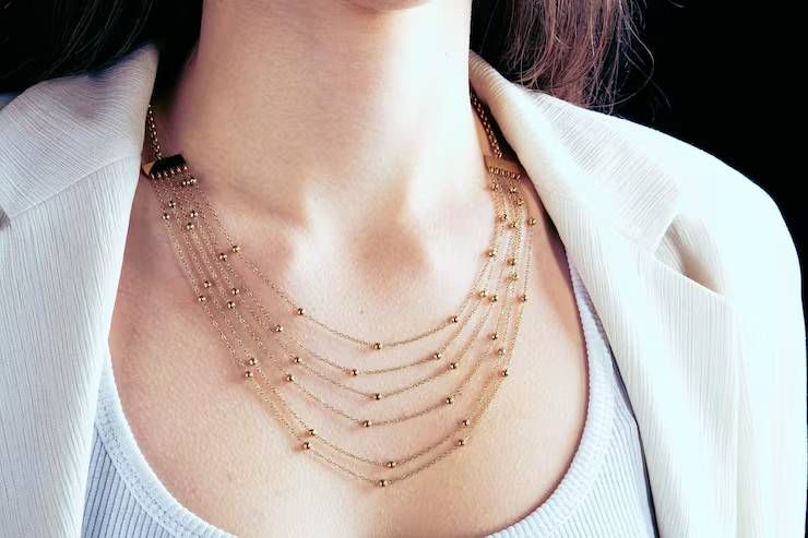 Complete Guide to Layered Chokers With Fashion Trends and Jewelry Inspiration