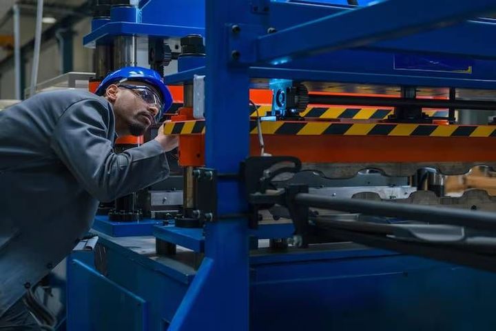 Learn About Industrial Hydraulic Press Costs and the Factors That Affect Pricing