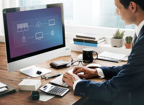 Real Estate CRM Software: Guide to Client and Property Management