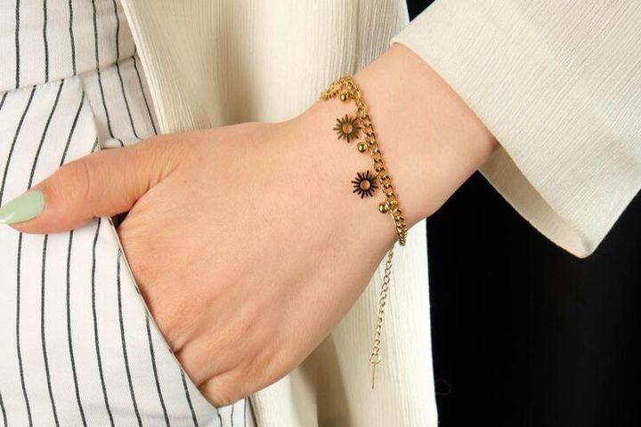 Gold Bracelet Design Information on Classic, Modern, and Artistic Patterns